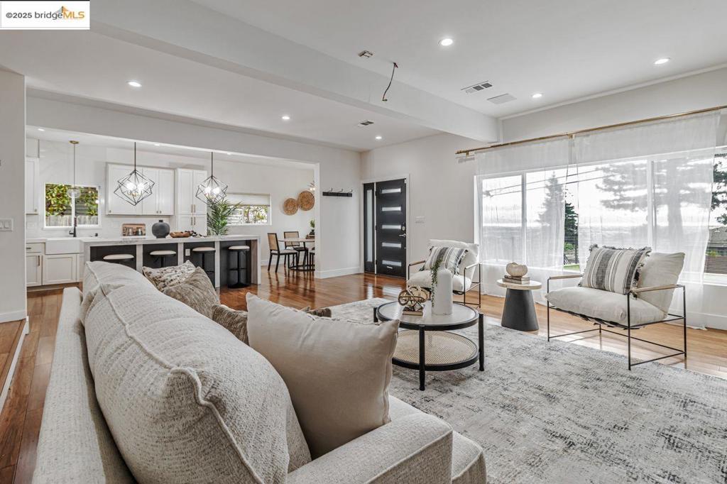 OAK KNOLL - Residential