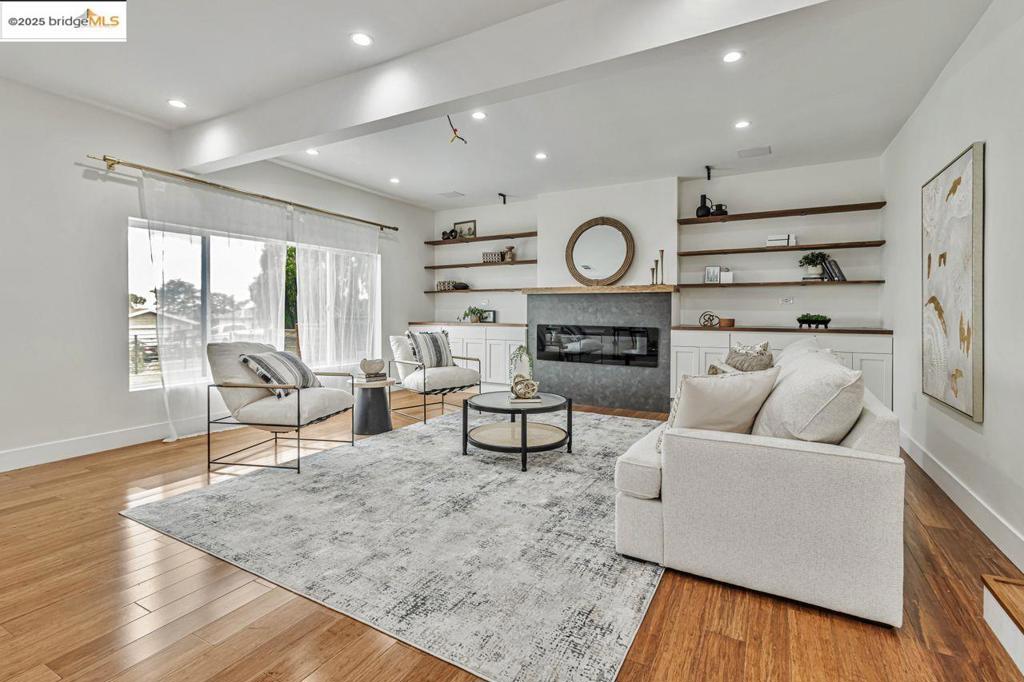 OAK KNOLL - Residential