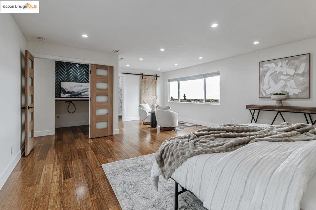 OAK KNOLL - Residential