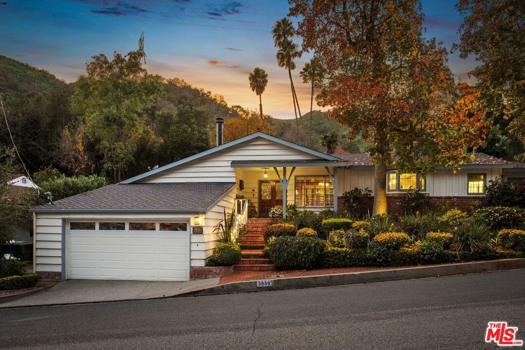 Photo of 3859 Mandeville Canyon Road, Los Angeles, CA 90049 (MLS # 26640971)