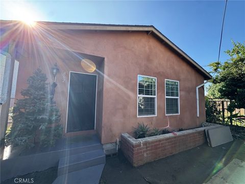 Photo of 860 W 73rd St. St, Los Angeles, CA 90044 (MLS # DW25270199)