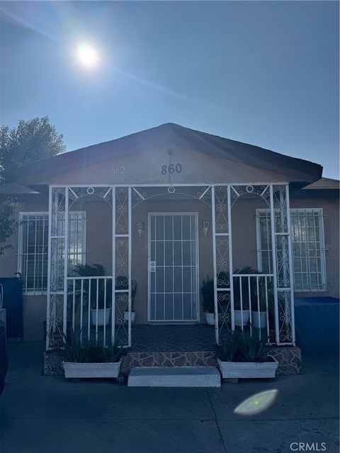 Photo of 860 W 73rd St. St, Los Angeles, CA 90044 (MLS # DW25270199)