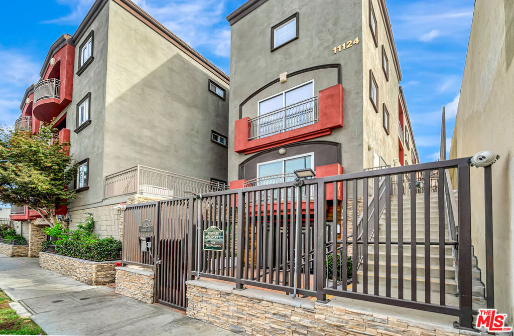 11124 Burbank Boulevard 311