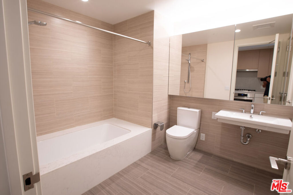 Metropolis Prop - Residential Lease