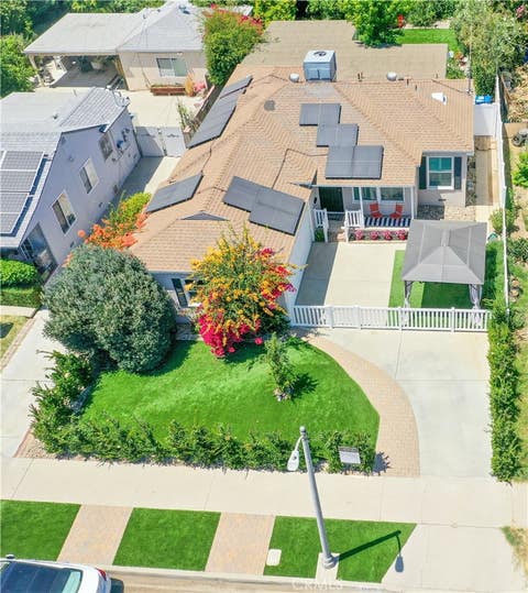 Photo of 17415 Victory Boulevard, Van Nuys, CA 91406 (MLS # SR26134147)
