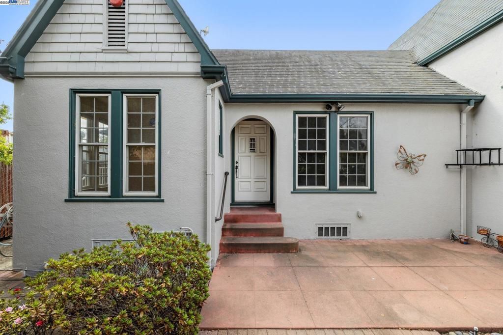 Photo of 772 Stewart Ct Ct, Alameda, CA 94501 (MLS # 41115192)