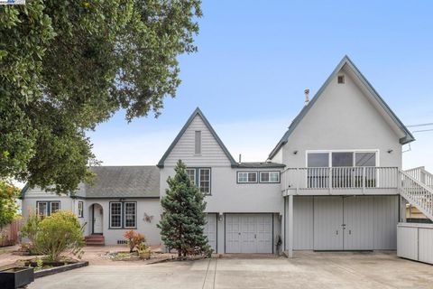 Photo of 772 Stewart Ct Ct, Alameda, CA 94501 (MLS # 41115192)