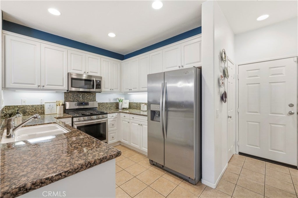 24085 Avocado Lane
