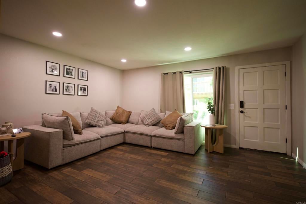 8135 Calle Fanita, Santee CA 92071