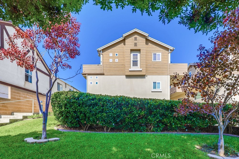 23059 Samuel Street
