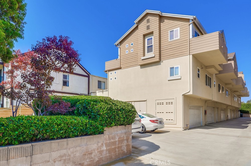 23059 Samuel Street