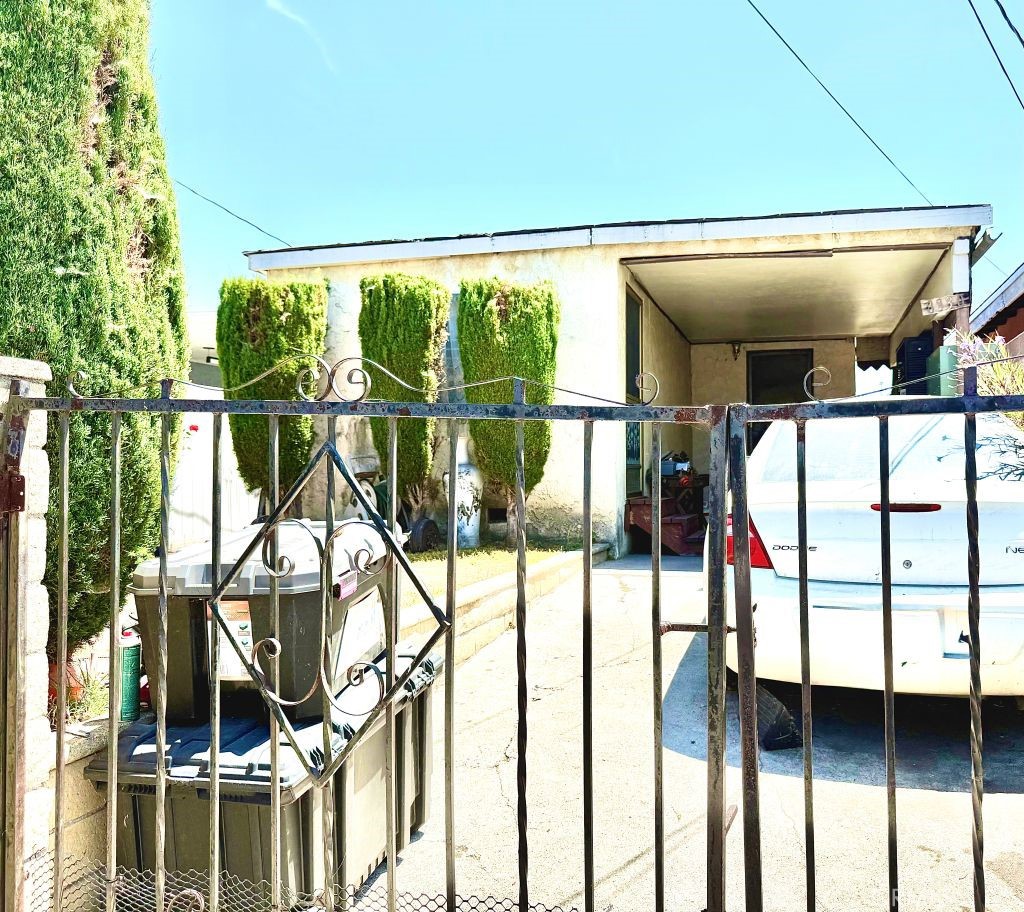 Don't miss out on this great opportunity! Perfect for first-time homebuyers or savvy investors! This single family home features 2-bedrooms, 1-bathroom, and approximately 1,068 sq. ft. of living area. It offers fantastic potential for customization and remodeling to suit your personal style. Highlights include a spacious, separate dining room that could easily be converted into a third bedroom, plus the convenience of an indoor laundry room with ample space that provides extra storage. Enjoy easy access to major freeways, schools, parks and shopping centers. Opportunities like this don't last -schedule your showing today!