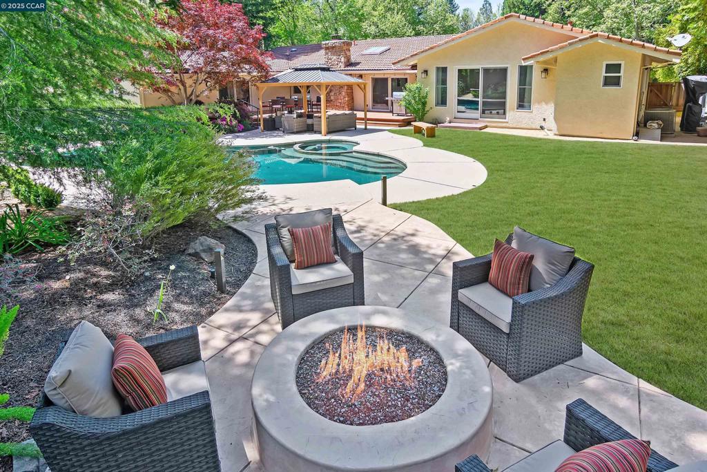 2142 Deer Oak Way