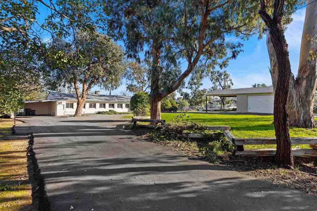 Photo of 171 Bella Vista Ave Ave, Bay Point, CA 94565 (MLS # 41121088)