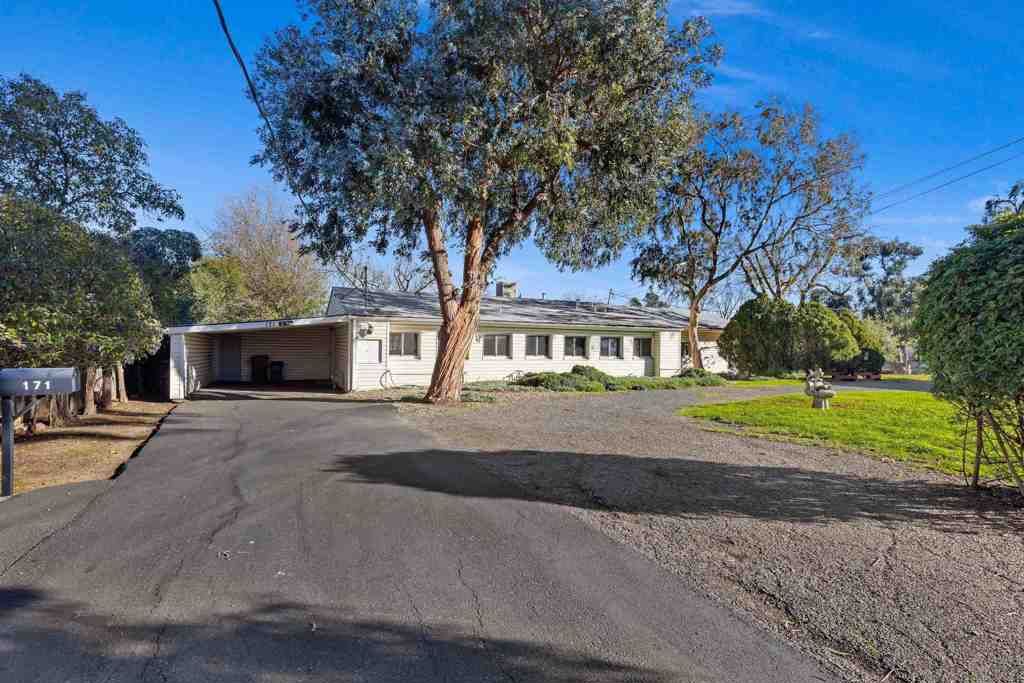 Photo of 171 Bella Vista Ave Ave, Bay Point, CA 94565 (MLS # 41121088)