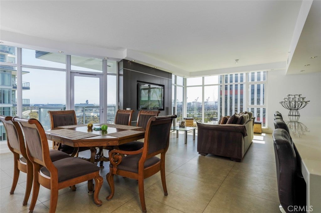 400 W Ocean Boulevard 1403