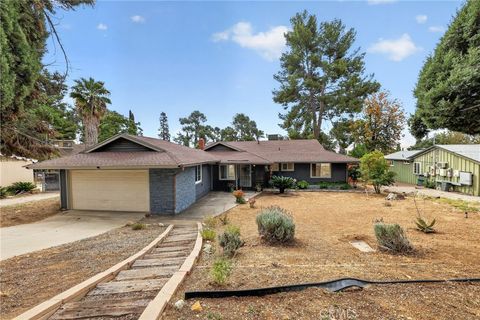 Photo of 96 W Repplier Rd, Banning, CA 92220 (MLS # CV26084701)
