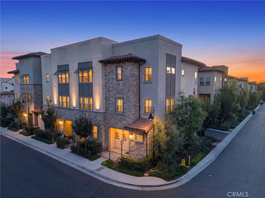 169 Hideaway loop Loop, Mission Viejo CA 92692