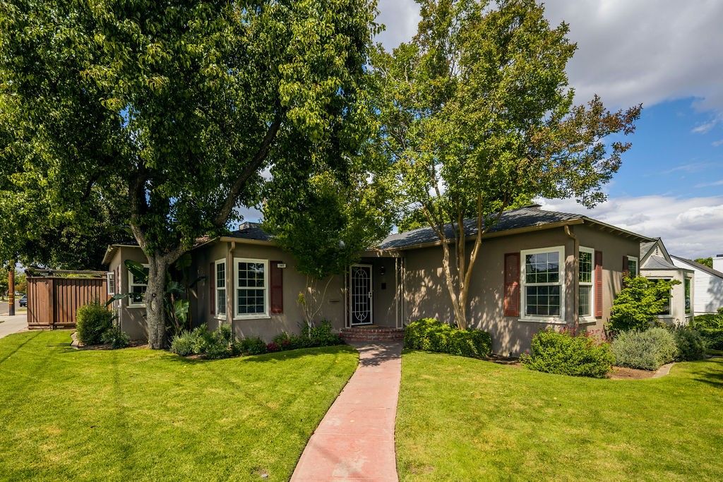Photo of 107 E Normal Ave, Fresno, CA 93704 (MLS # FR26117351)