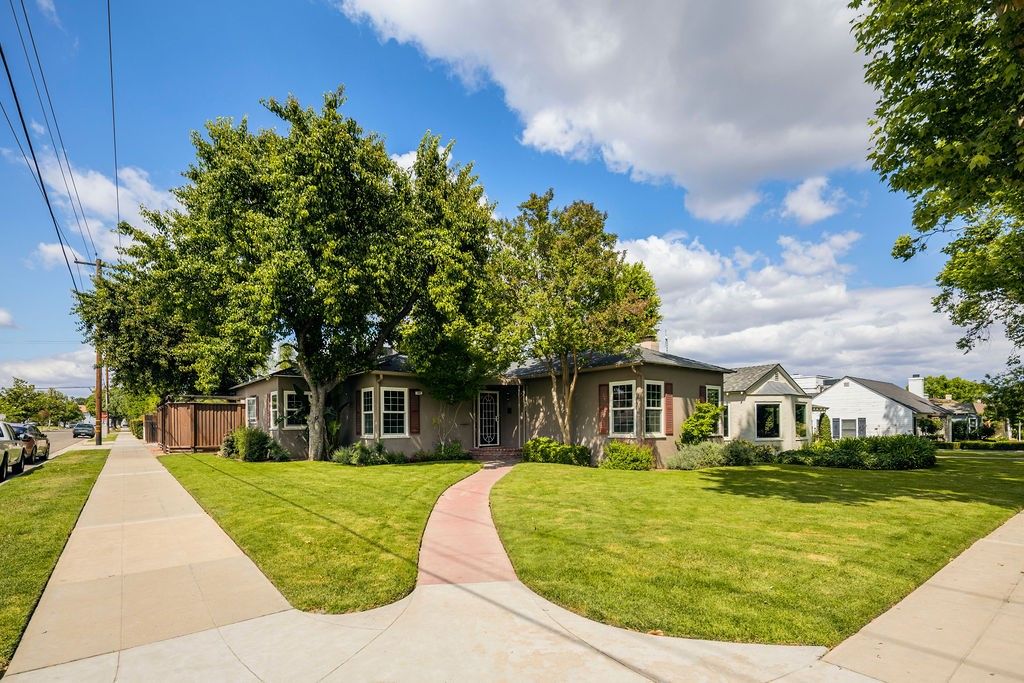 Photo of 107 E Normal Ave, Fresno, CA 93704 (MLS # FR26117351)