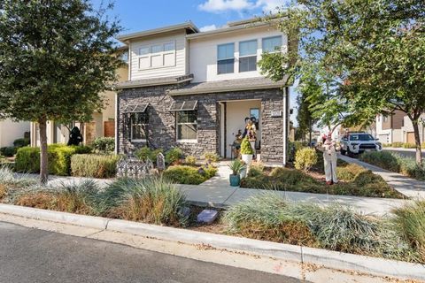 Photo of 5828 Iron Horse Parkway, Dublin, CA 94568 (MLS # ML82025225) Photo of 5828 Iron Horse Parkway, Dublin, CA 94568 (MLS # ML82025225)