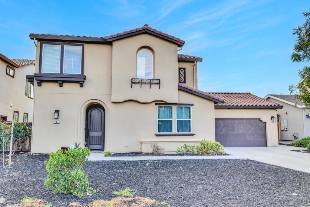 Properties 2 344 W Hopkins Court