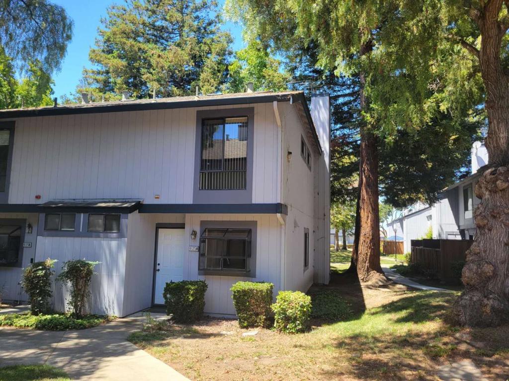 Welcome to this charming end-unit townhome with a private backyard that opens directly to the sparkling community pool. This well-maintained 2-bedroom, 2.5-bath home offers an open, light-filled layout and a serene setting. The main level features hardwood floors throughout, a cozy fireplace with an upgraded granite hearth, and an updated kitchen with granite countertops, solid wood cabinets, and stainless steel appliances. Upstairs, youll find two spacious bedrooms, two full bathrooms, and a convenient laundry area. The primary suite boasts dual vanities with a separate shower and toilet area for added privacy. Enjoy resort-style living with community amenities including two pools, two hot tubs and a gym. Super convenient locationeasy access to major highways, with Newark Library just across the street.
