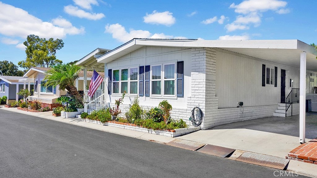 5200 Irvine Boulevard 271