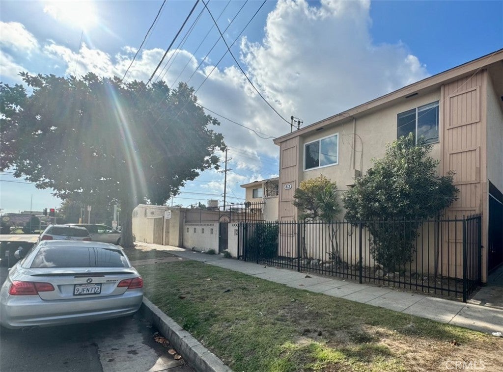 703 W Anaheim