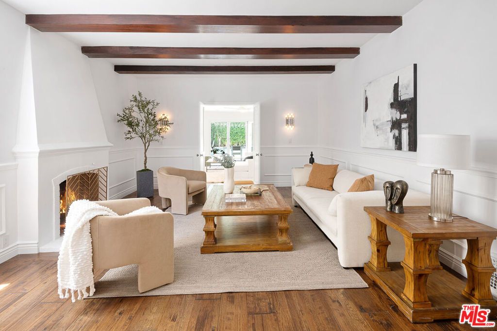 Photo of 543 N June Street, Los Angeles, CA 90004 (MLS # 25587735)