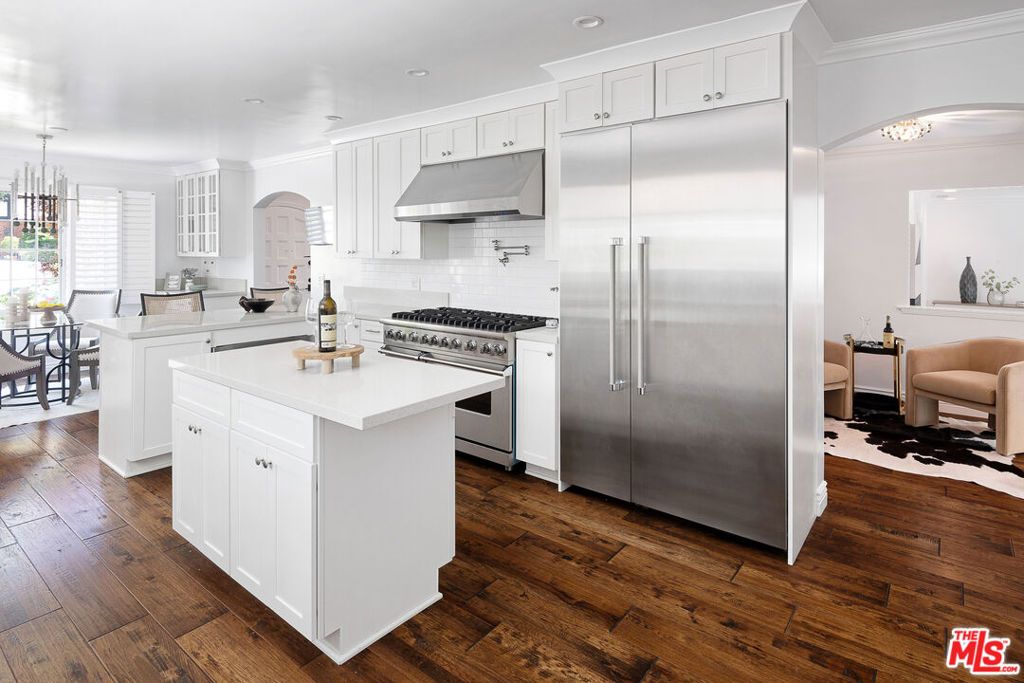 Photo of 543 N June Street, Los Angeles, CA 90004 (MLS # 25587735)