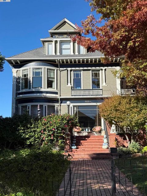Photo of 921 Grand St St, Alameda, CA 94501 (MLS # 41117719)