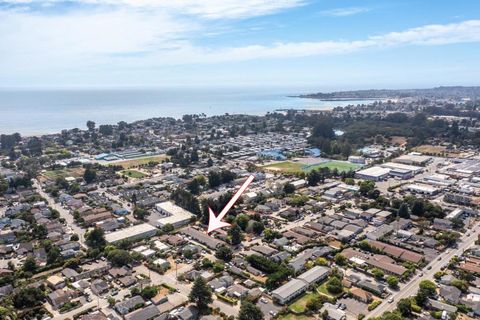 Photo of 2030 Kinsley Street, Santa Cruz, CA 95062 (MLS # ML82025284)