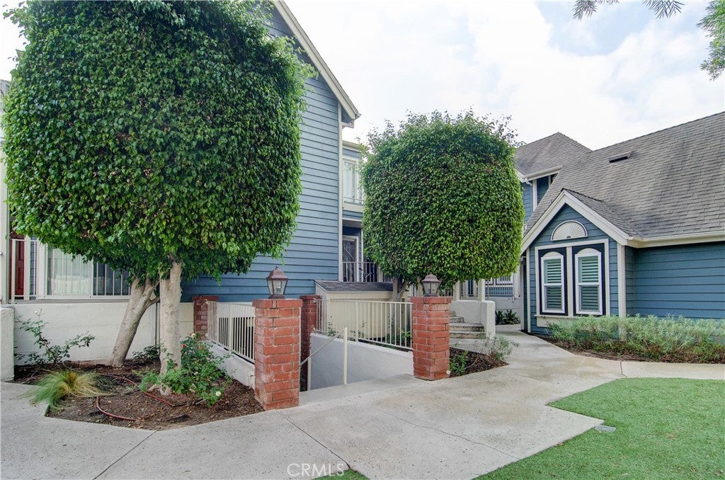 810 Baker ST