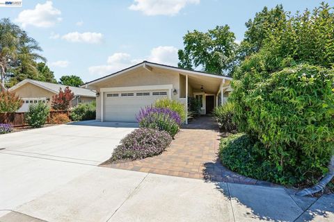 Photo of 5538 Charlotte Way WAY, Livermore, CA 94550 (MLS # 41135319)