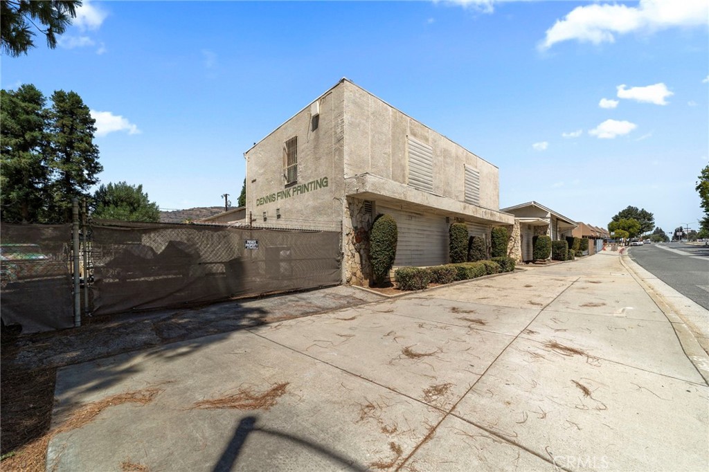 1749 E Route 66
