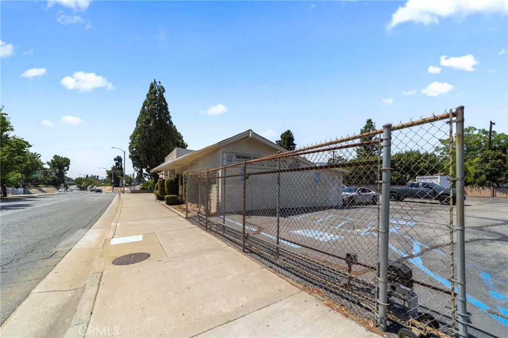 1749 E Route 66