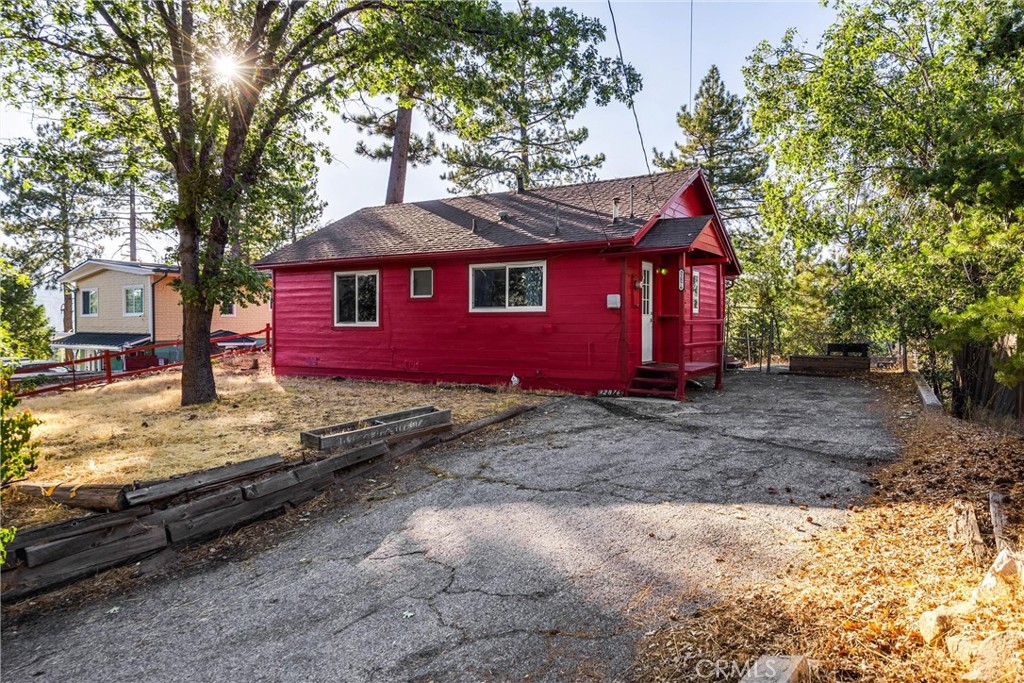 32876 Lone Pine Drive