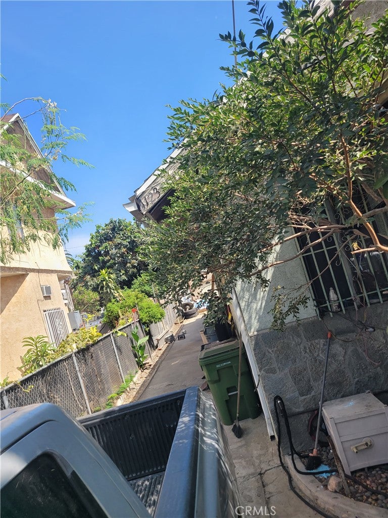 1123 E 57th