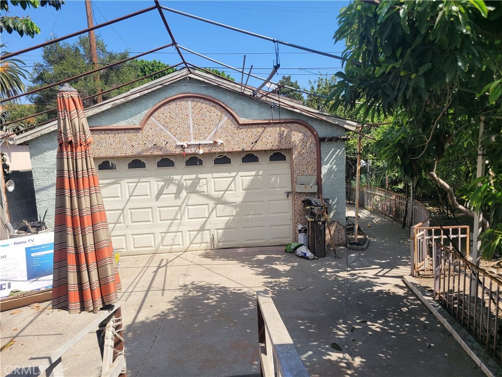 1123 E 57th