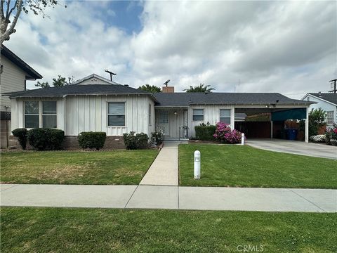 Photo of 12811 Cumpston, Valley Village, CA 91607 (MLS # SR26011117)