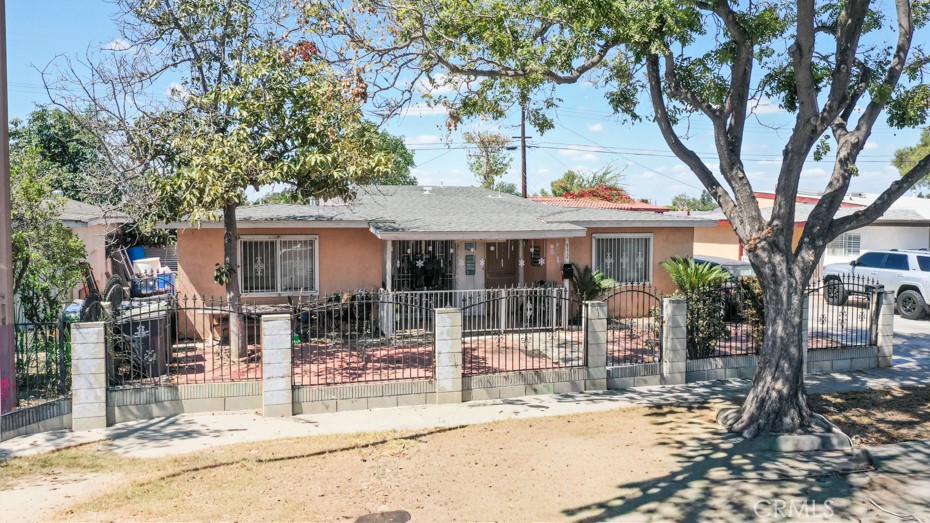 Great opportunity for savvy investors—welcome to 932 Fairway Dr, a versatile duplex with strong income potential in Santa Ana. The front unit offers 2 spacious bedrooms and 1 full bath, while the rear unit features 2 bedrooms, 1 bath, plus 2 additional unpermitted rooms that could serve as extra storage, office space, or guest quarters. The property sits on a generous lot with ample parking and is conveniently located near schools, parks, churches, shopping centers, and major freeways, making it highly desirable for tenants. With solid bones and flexible layout options, this is a value-add opportunity for those looking to renovate, expand, or hold for long-term rental income.