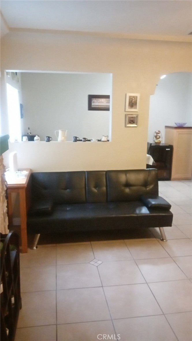 3739 Kenmore