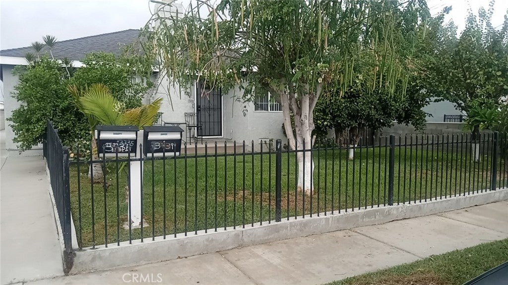 3739 Kenmore