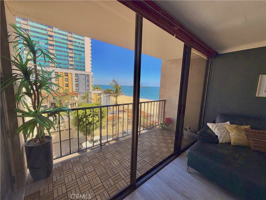 1750 E Ocean 404