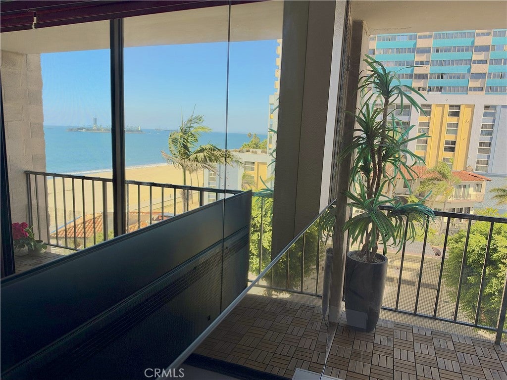 1750 E Ocean 404