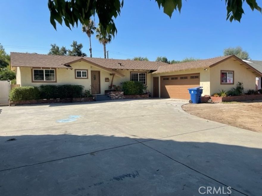 WELCOME HOME TO A LOVELY SPACIOUS 5 BEDROOM 3 BATH HOME WITH A FIREPLACE, NEW APPLIANCES & FIXTURES! THIS HOME IS CENTRALLY LOCATED NEAR TOPANGA MALL AND FINE DINING RESTAURANTS. THE LARGE BACKYARD IS PERFECT FOR BBQ'S AND ENTERTAINMENT. THIS WILL NOT LAST!