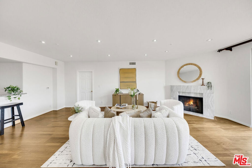 1872 Midvale Avenue 205, Los Angeles CA 90025