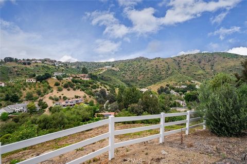 Photo of 73 Dapplegray Road, Bell Canyon, CA 91307 (MLS # SR25241894) Photo of 73 Dapplegray Road, Bell Canyon, CA 91307 (MLS # SR25241894)