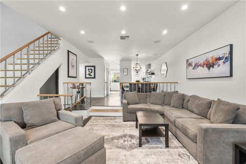 10229 Variel 12 Chatsworth CA 91311